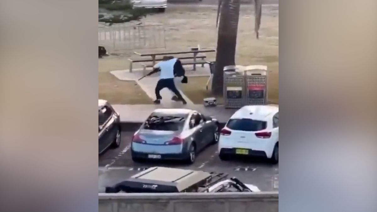 Muž se v Austrálii plížil k aktivnímu střelci a ručně ho odzbrojil